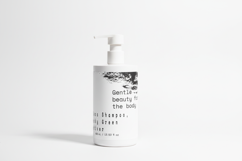 Pudele pagriezta — brends pilnībā redzams